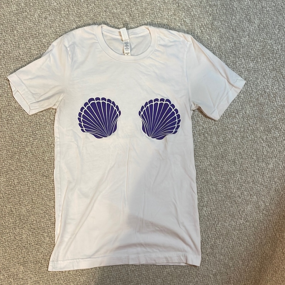 Mermaid shell bra tee shirt 🧜🏻‍♀️
